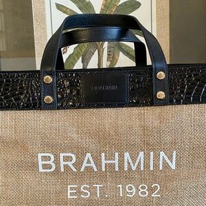 🦞🐠🐡LIMITED EDITION BRAHMIN “MEREDITH” BURLAP AND LEATHER SIGNATURE TOTE